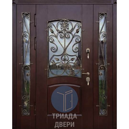 парадная металлическая дверь с коваными элементами и тройным стеклопакетом