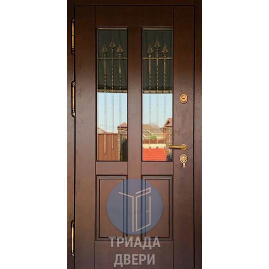 дверь с зеркалом для кирпичного дома